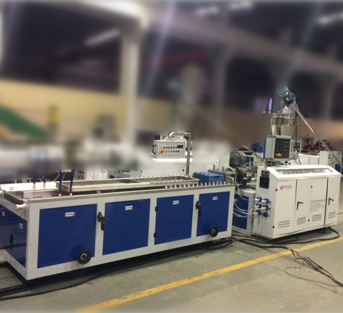 Cadena de producción de extrudado del tablero del CE 250kg/H WPC resistente de humedad 1