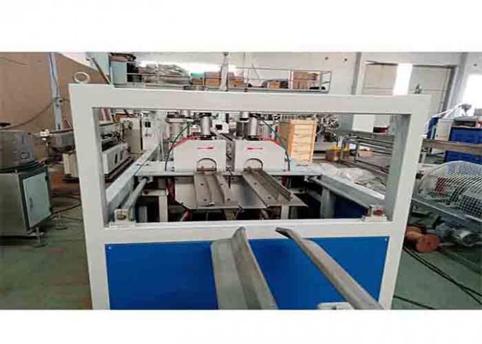 200kg/extrusor de tornillo gemelo del tubo del PVC de H de la máquina 37kw del conducto del dren plástico del agua 1