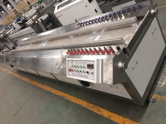 Un buen precio. Marco del grueso de 400KG/H 5m m que hace la cadena de producción del Decking de WPC en línea