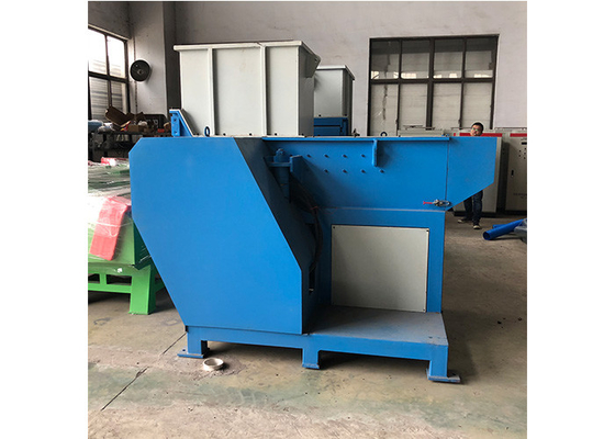 Un buen precio. 800kg/máquina de reciclaje plástica de la trituradora de H WPC en línea