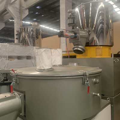Un buen precio. Calefacción que refresca capacidad vertical de la máquina 200kg/h del mezclador del PVC en línea