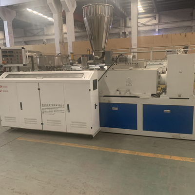 Good price el voltaje 250kg/H modificó la línea tornillo gemelo cónico de la granulación para requisitos particulares del Pvc de los gránulos en línea