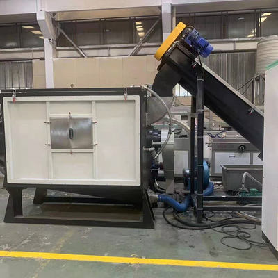 Un buen precio. línea de reciclaje de reciclaje plástica 14m m del ANIMAL DOMÉSTICO del microprocesador 500kg/H acabado en línea