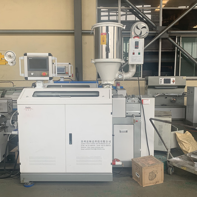 Tubo plástico que hace máquina las máquinas de extrudado eléctricas de la producción para los tubos del Pvc 2