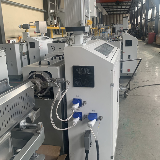 Tubo plástico que hace máquina las máquinas de extrudado eléctricas de la producción para los tubos del Pvc 0