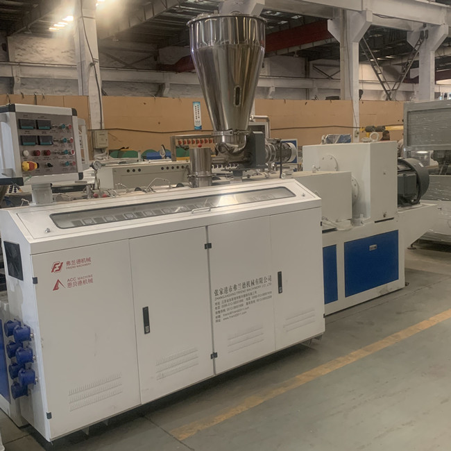 Máquina plástica doble cónica del tubo del extrusor de tornillo 45RPM 4