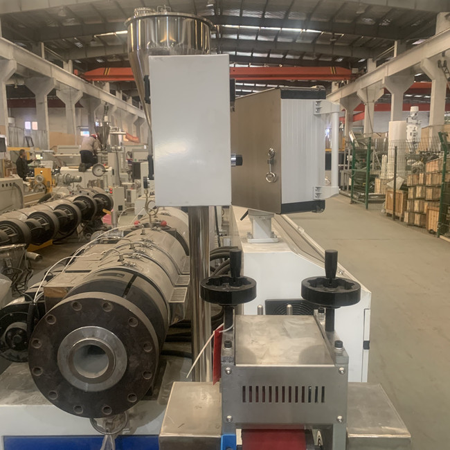 Máquina plástica doble cónica del tubo del extrusor de tornillo 45RPM 0