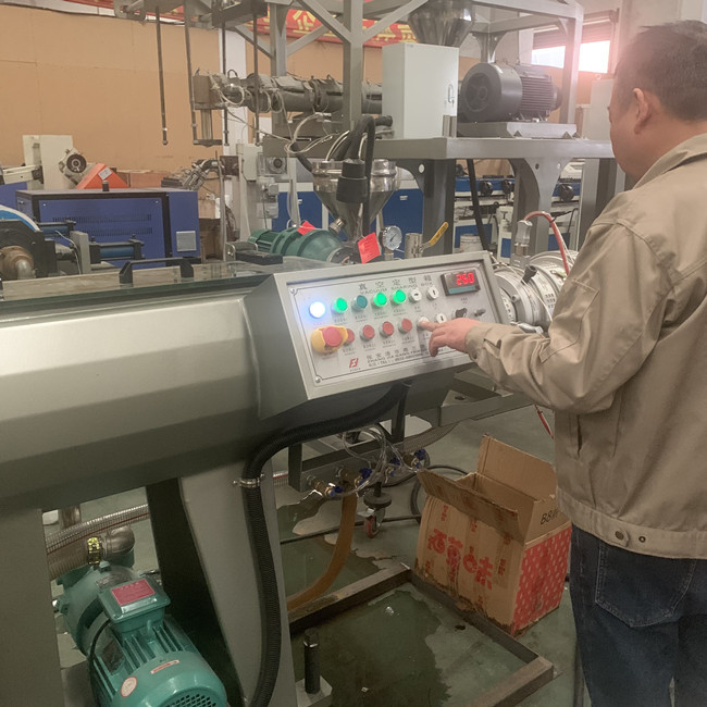 línea máquina de la protuberancia del tubo del HDPE de la agricultura 1000kg/H 2