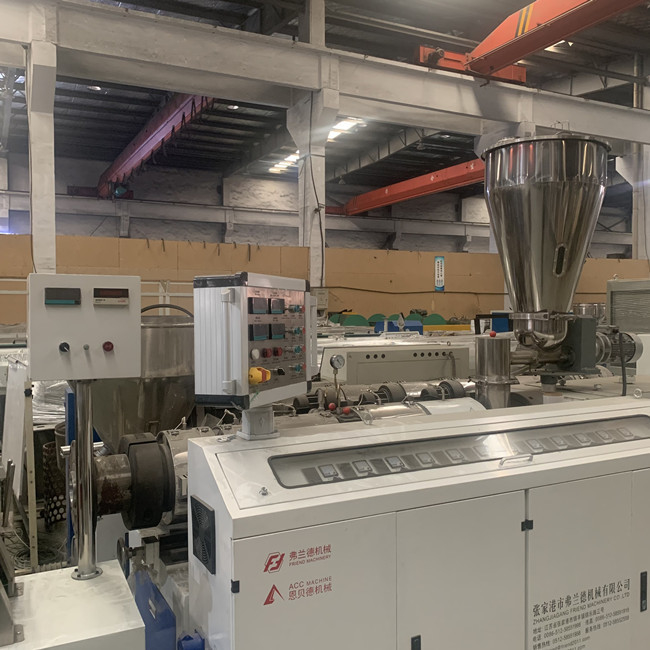 Máquina modificada para requisitos particulares del panel del perfil del Pvc de 700m m con el tornillo doble 2
