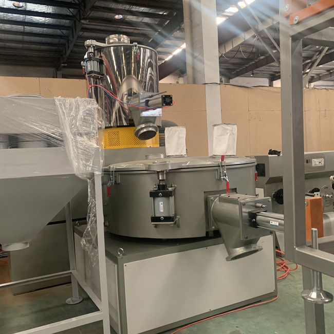el composición del PVC de 6m m pulveriza la máquina plástica del mezclador completamente automática 3