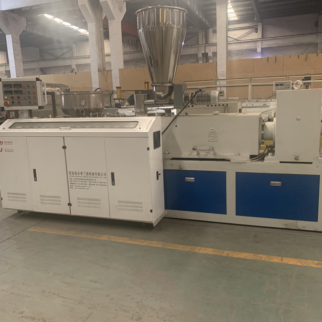 el voltaje 250kg/H modificó la línea tornillo gemelo cónico de la granulación para requisitos particulares del Pvc de los gránulos 0