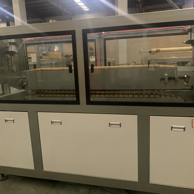 Línea caja de la protuberancia del tubo de la construcción 50kg/H PE de control de la independiente del motor de Siemens 1