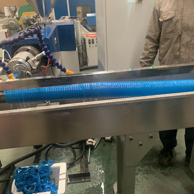 Línea de la protuberancia del tubo de la máquina PE de la manguera del espiral del motor de Siemens de los gránulos del PVC 1