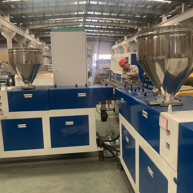 Línea de la protuberancia del tubo de la máquina PE de la manguera del espiral del motor de Siemens de los gránulos del PVC 0