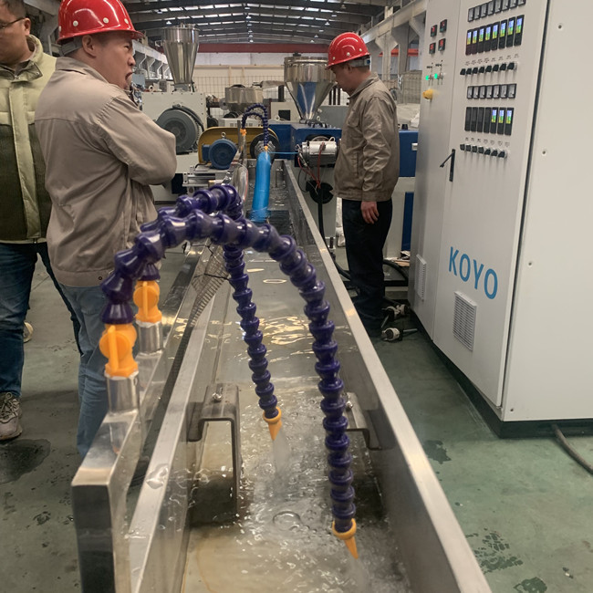 Línea de la protuberancia del tubo de la máquina PE de la manguera del espiral del motor de Siemens de los gránulos del PVC 5