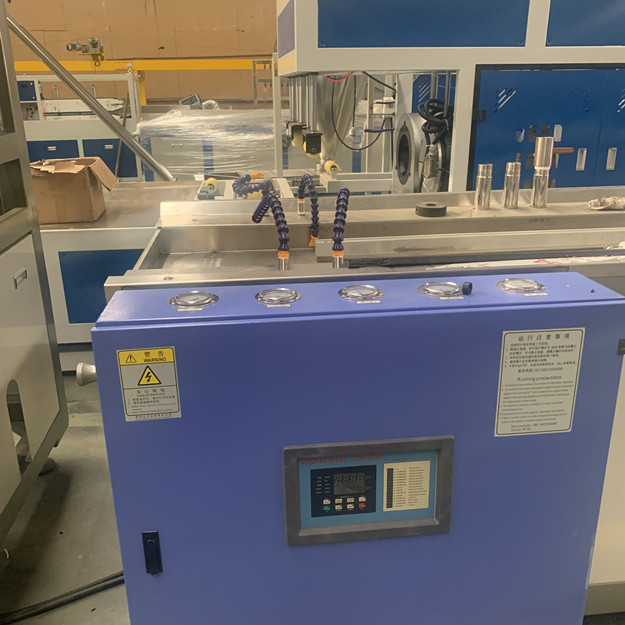 cadena de producción del perfil de 250m m 400kg/H WPC extrusor de tornillo gemelo 3