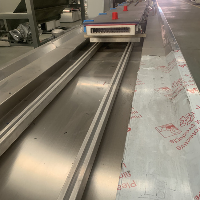 Tornillo del doble de la producción del perfil de la puerta de la ventana del PVC UPVC WPC 4
