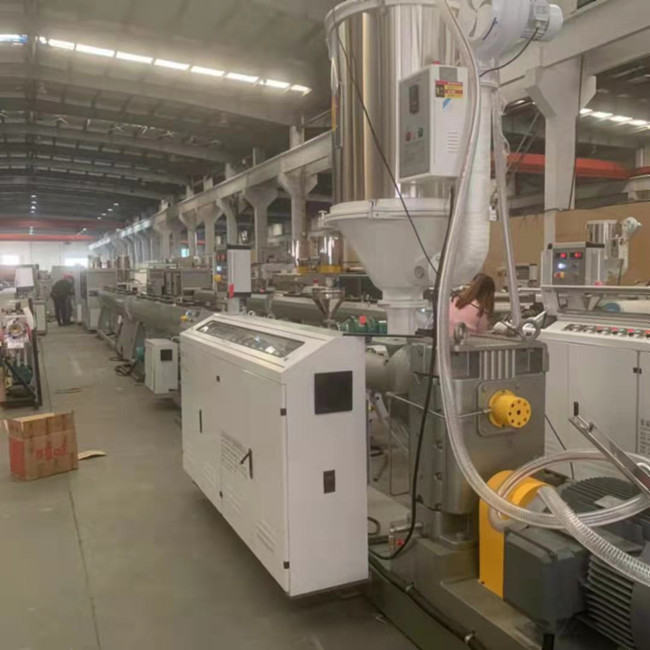 Tres capas de la cadena de producción plástica se aferran máquina del rodaje de películas maquinaria automática del rodaje de películas de estiramiento 3