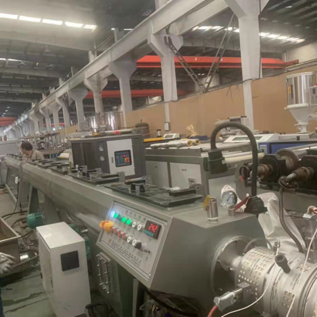 Tres capas de la cadena de producción plástica se aferran máquina del rodaje de películas maquinaria automática del rodaje de películas de estiramiento 2