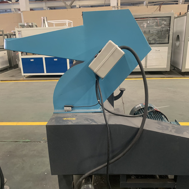 máquina 1300kg/H de la trituradora del PVC del grueso de pared de 10m m de poco ruido 4