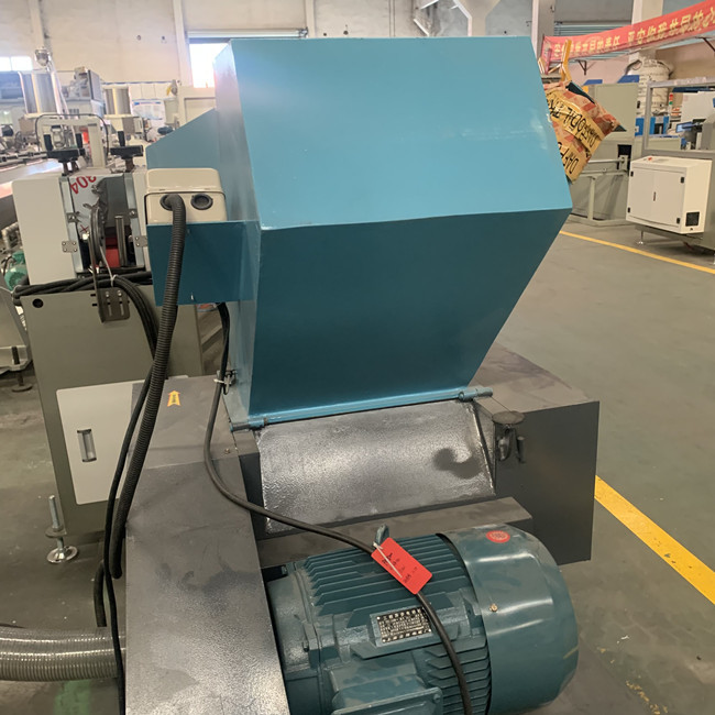 máquina 1300kg/H de la trituradora del PVC del grueso de pared de 10m m de poco ruido 3