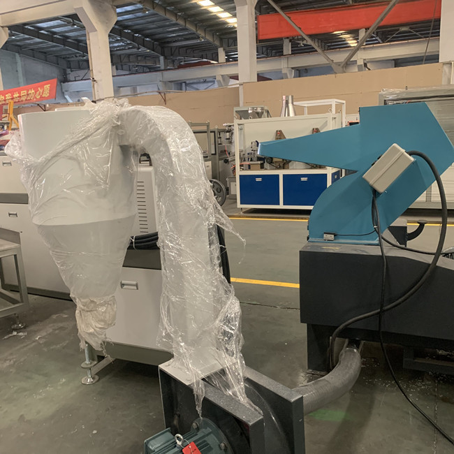 máquina 1300kg/H de la trituradora del PVC del grueso de pared de 10m m de poco ruido 2