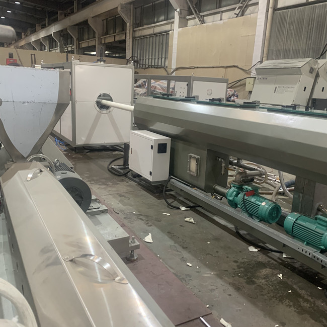 El PVC pulveriza la máquina plástica 6m/Min del tubo del agua eléctrica 2